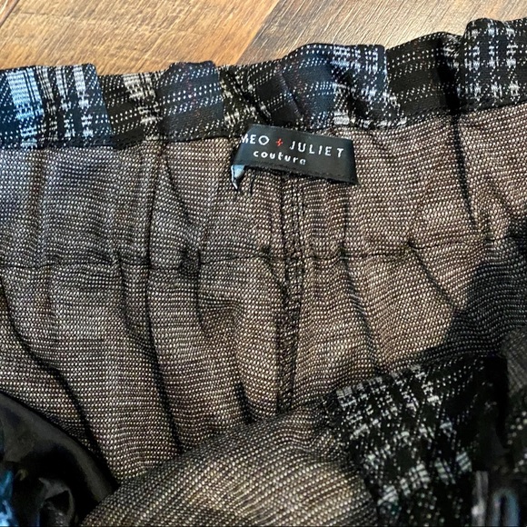 ROMEO & JULIET COUTURE Tie Waist Cropped Pants - Picture 3 of 6